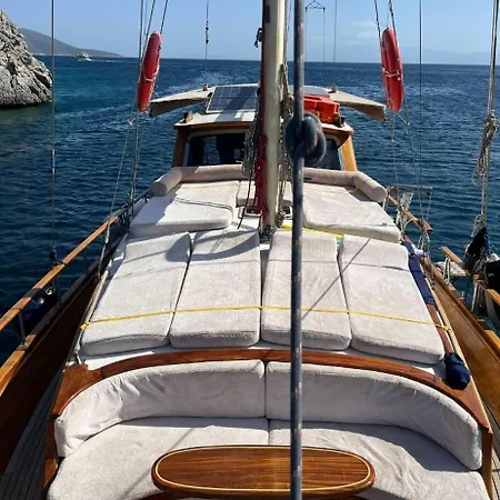 Usta-k Πλωτό κατάλυμα *