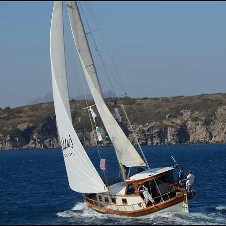 Πλωτό κατάλυμα Usta-k