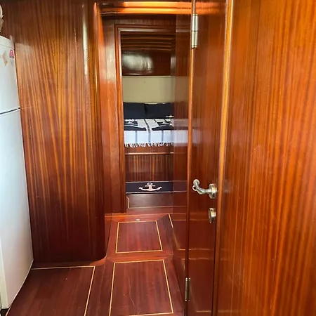 Πλωτό κατάλυμα Usta-k